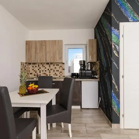 In Okrug Gornji With Sea View, Terrace, Air Conditioning, Wifi 5134-4 特罗吉尔